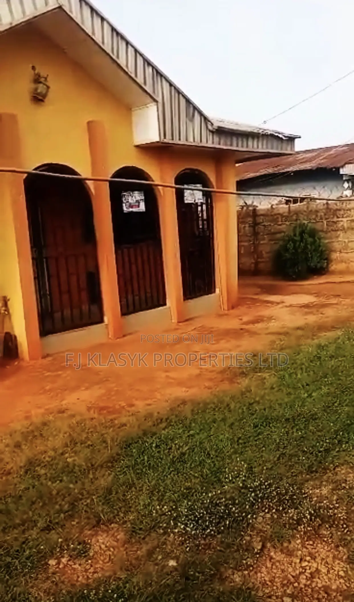 6bdrm Block of Flats in Benin City for sale in Benin City