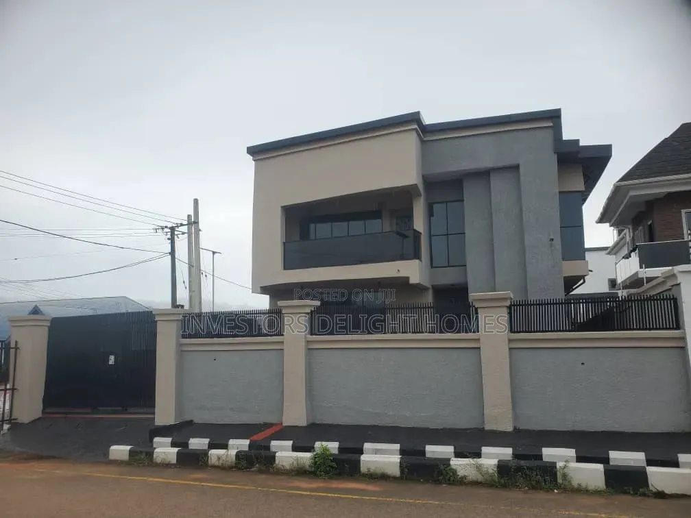 5bdrm Duplex in Oshimili North for sale in Oshimili North