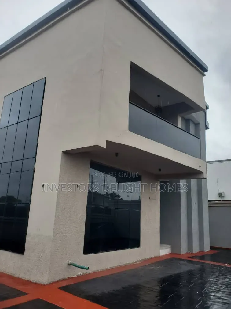 5bdrm Duplex in Oshimili North for sale in Oshimili North