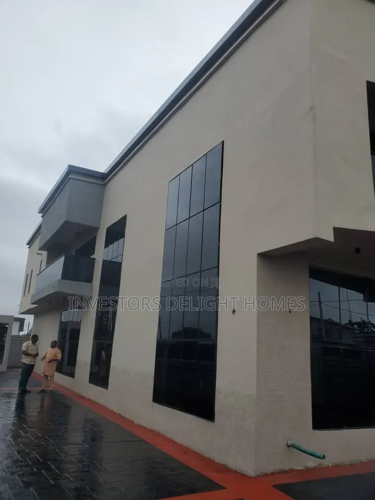 5bdrm Duplex in Oshimili North for sale in Oshimili North