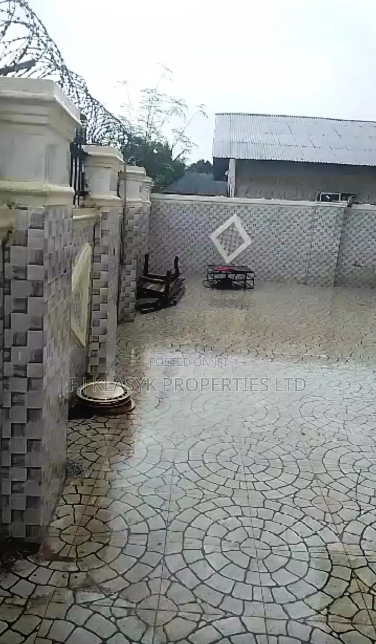 3bdrm Block of Flats in Benin City for sale in Benin City