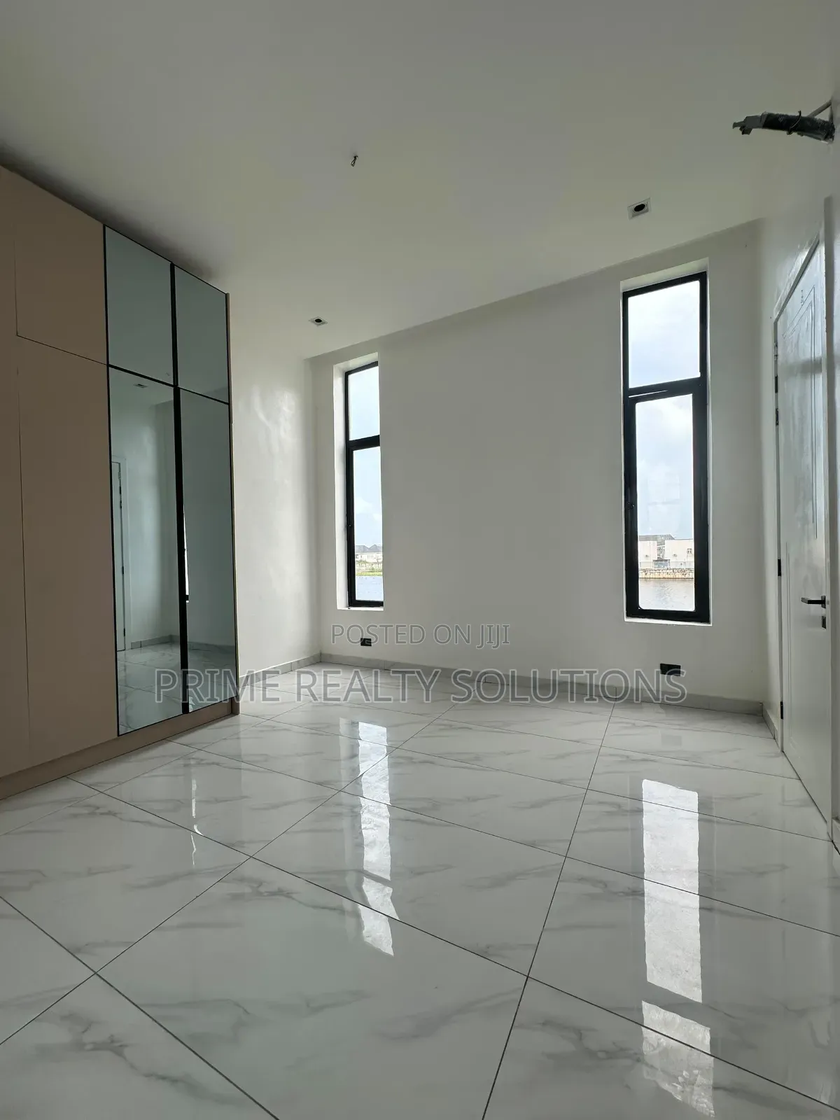 5bdrm Duplex in Ikota for sale in Ikota
