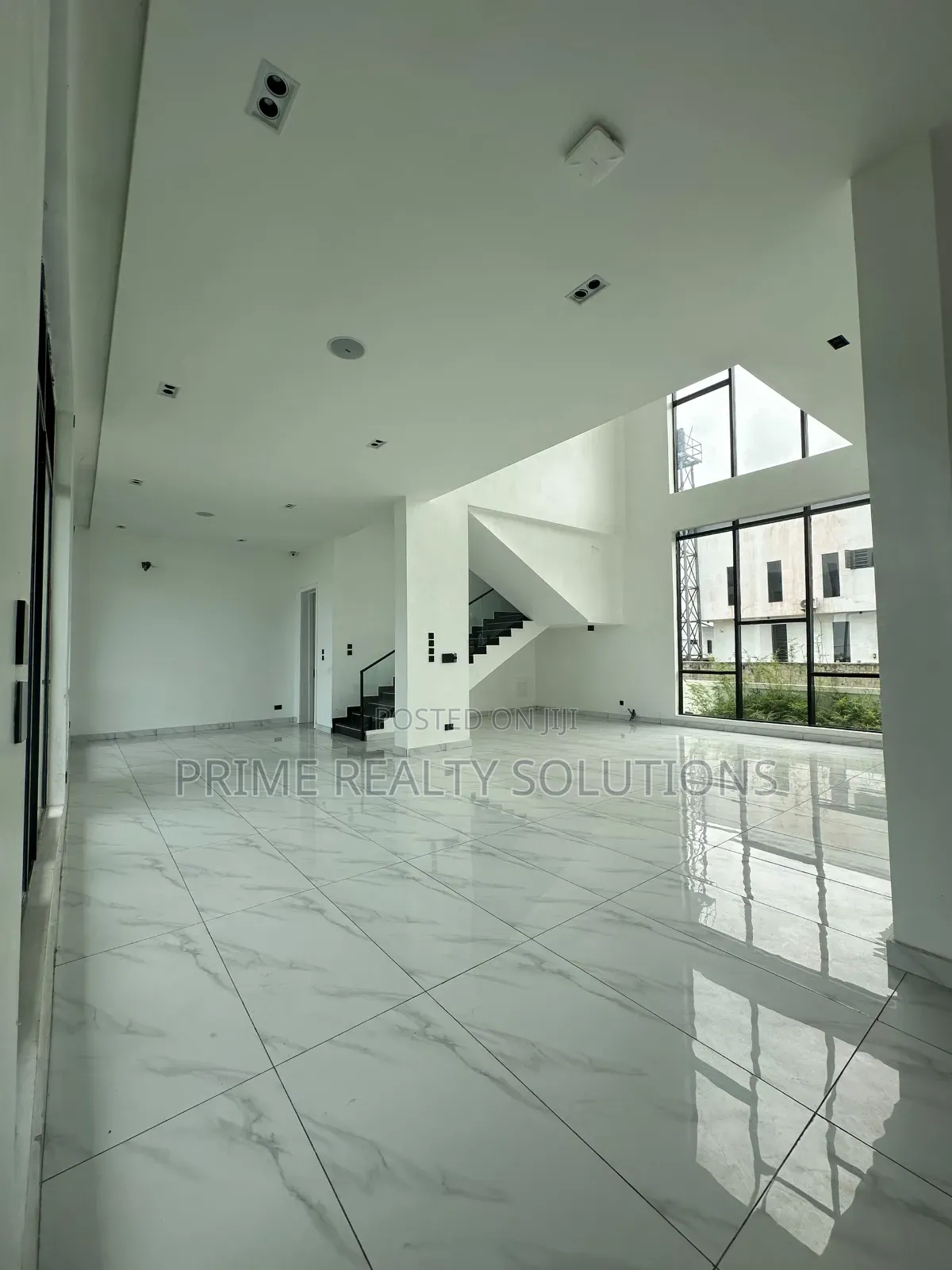 5bdrm Duplex in Ikota for sale in Ikota