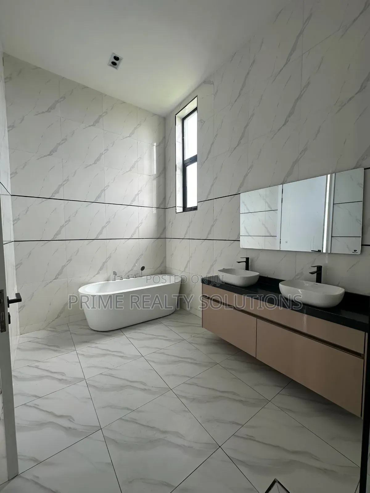 5bdrm Duplex in Ikota for sale in Ikota