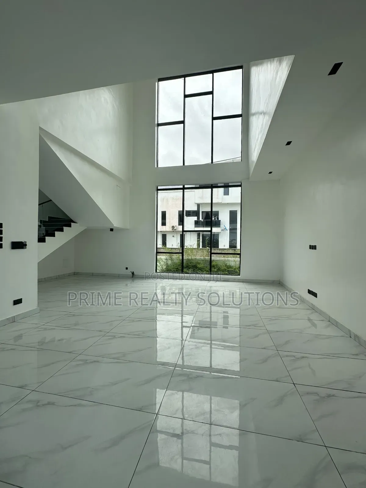 5bdrm Duplex in Ikota for sale in Ikota