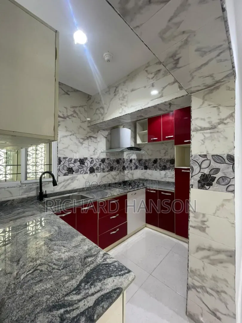 20bdrm Block of Flats in Parkview for rent in Parkview Estate