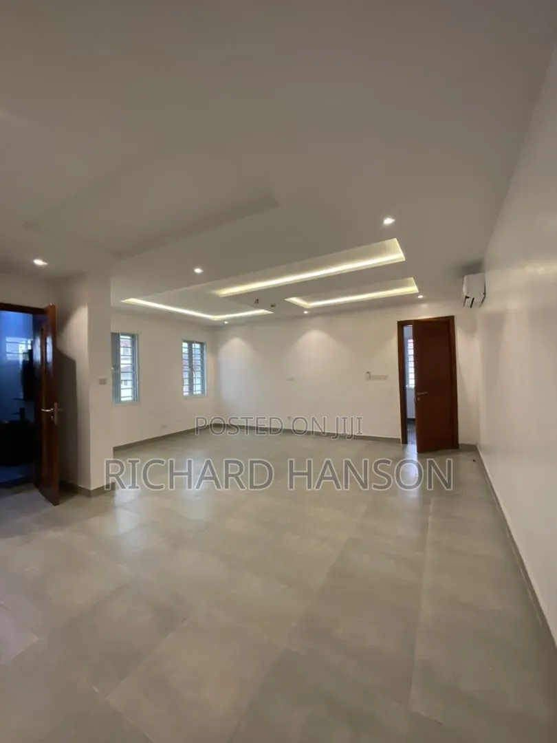 20bdrm Block of Flats in Parkview for rent in Parkview Estate