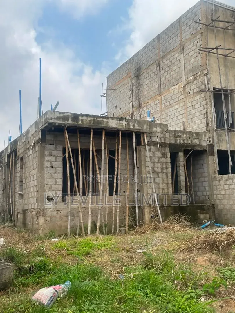 4bdrm Duplex in Life Camp for Sale in Life Camp