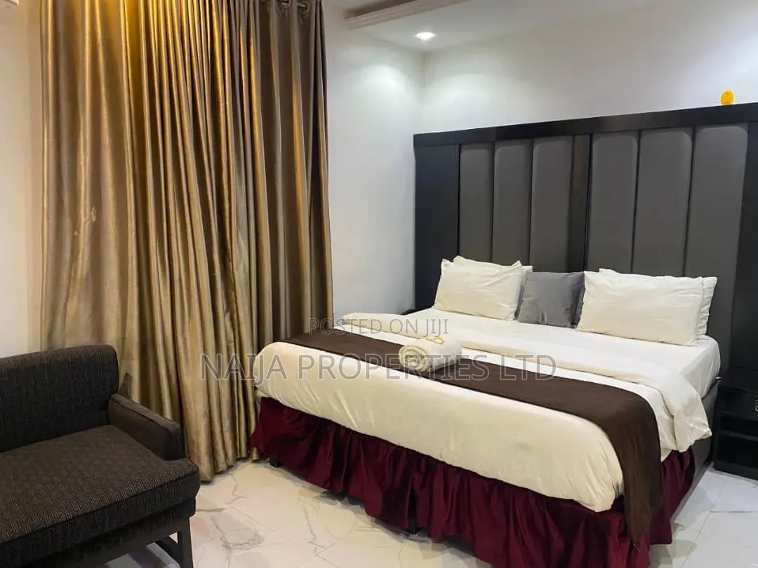 Furnished Studio Apartment in Off Akin Adesola for rent in Akin Adesola