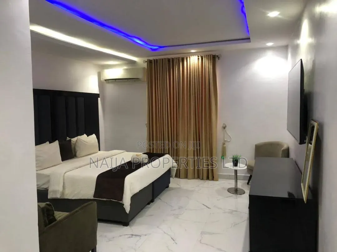 Furnished Studio Apartment in Off Akin Adesola for rent in Akin Adesola