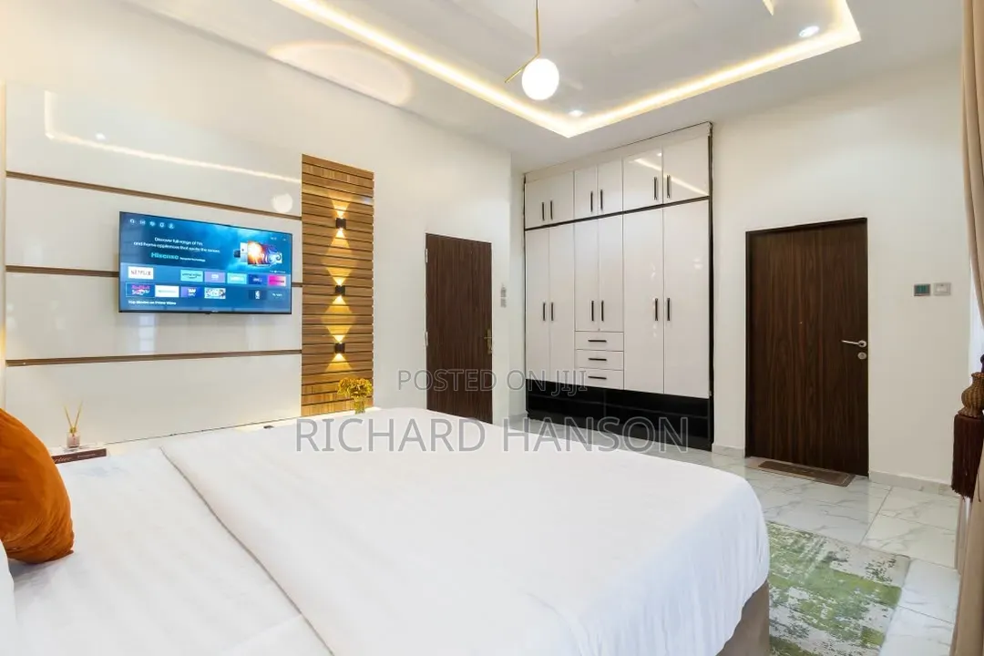 Furnished 4bdrm Duplex in Secured, Chevron for rent in Chevron