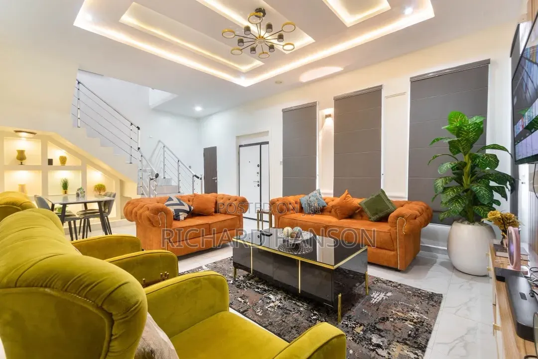 Furnished 4bdrm Duplex in Secured, Chevron for rent in Chevron