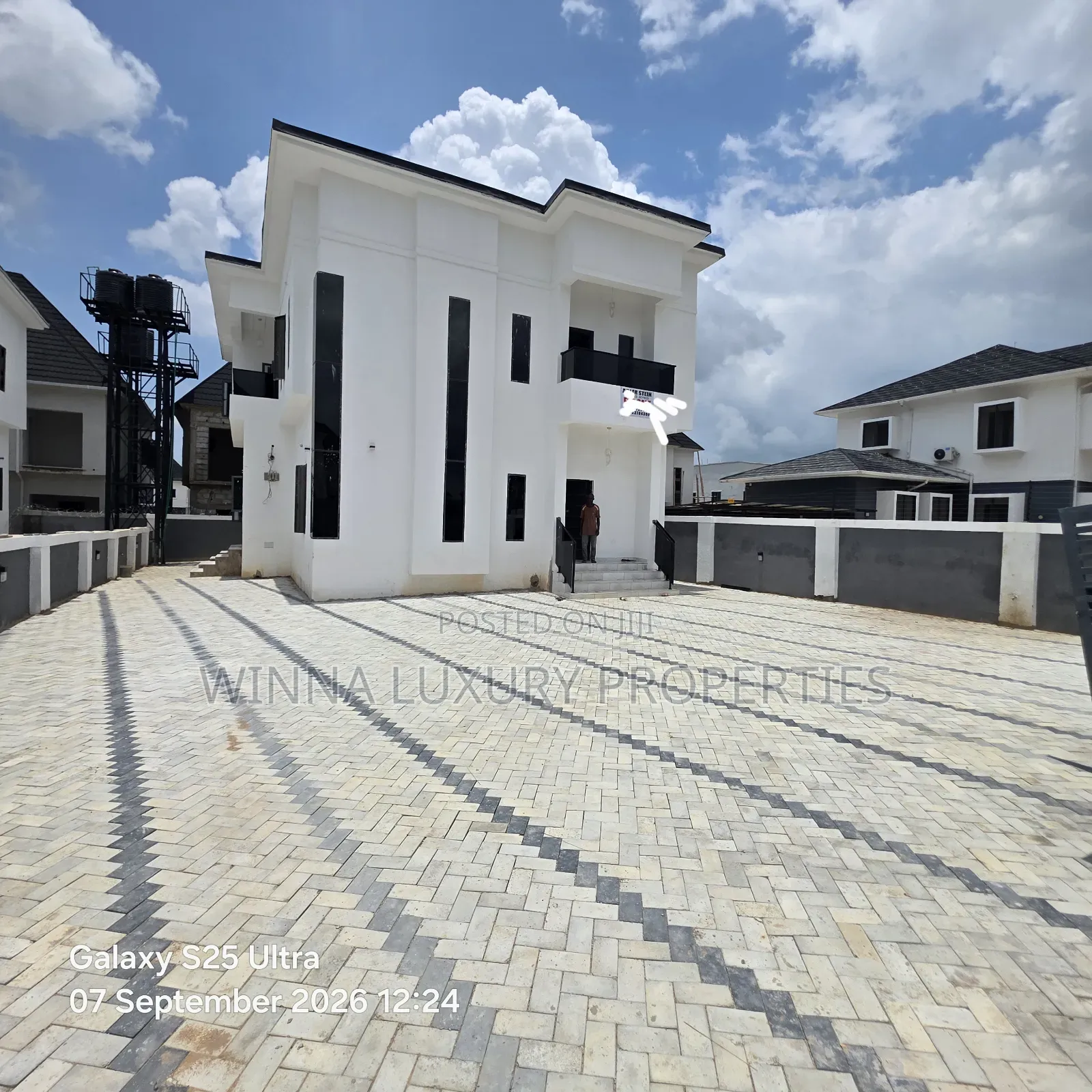 5bdrm Duplex in Around Jedo Axis, Lugbe District for sale in Lugbe District