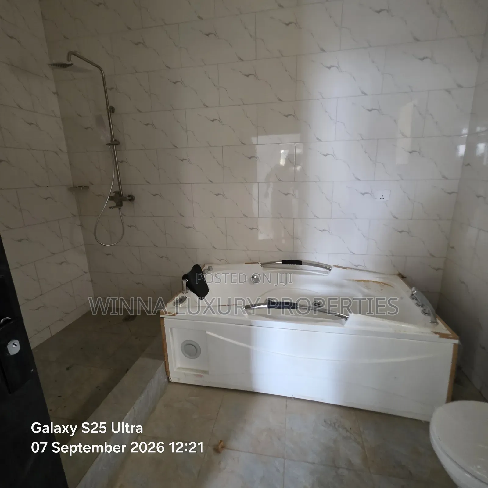 5bdrm Duplex in Around Jedo Axis, Lugbe District for sale in Lugbe District