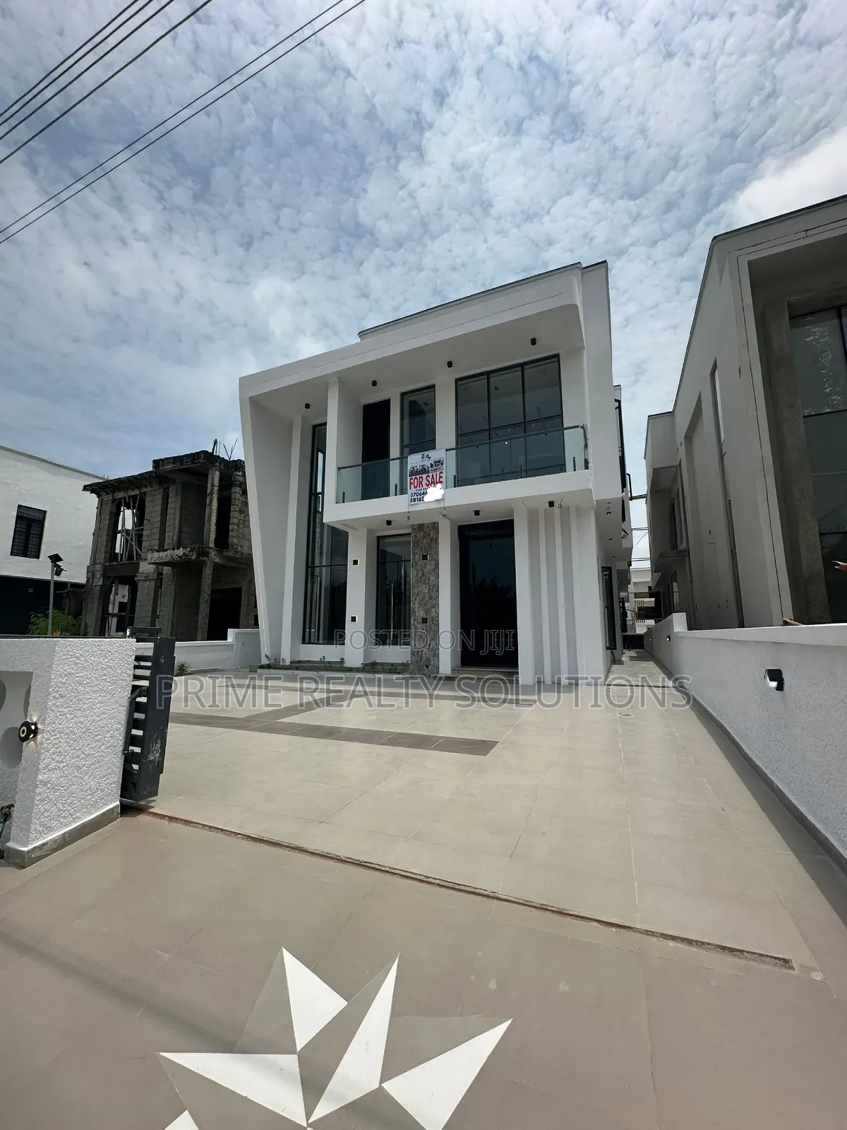 5bdrm Duplex in Ikota for sale in Ikota