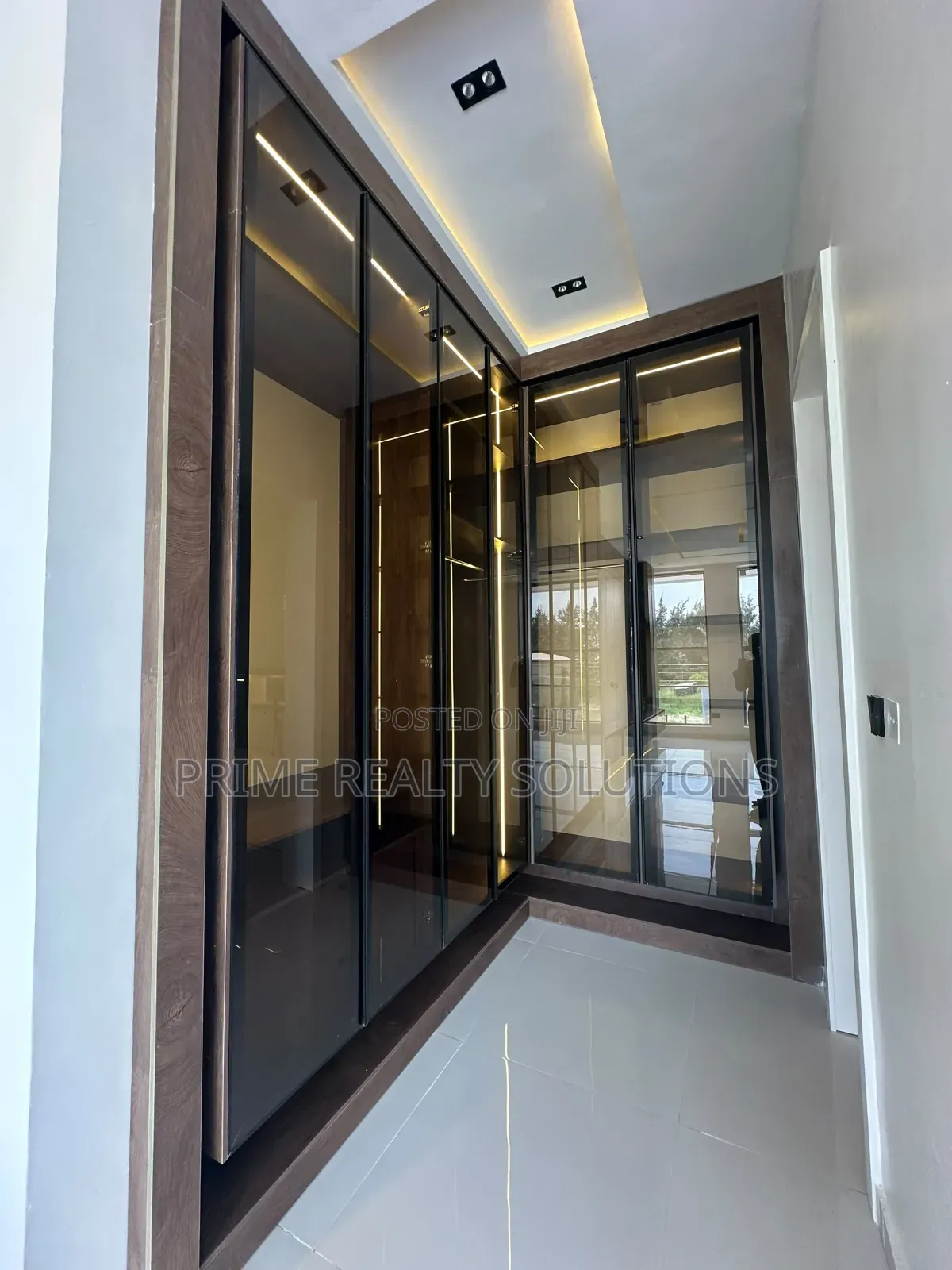 5bdrm Duplex in Ikota for sale in Ikota