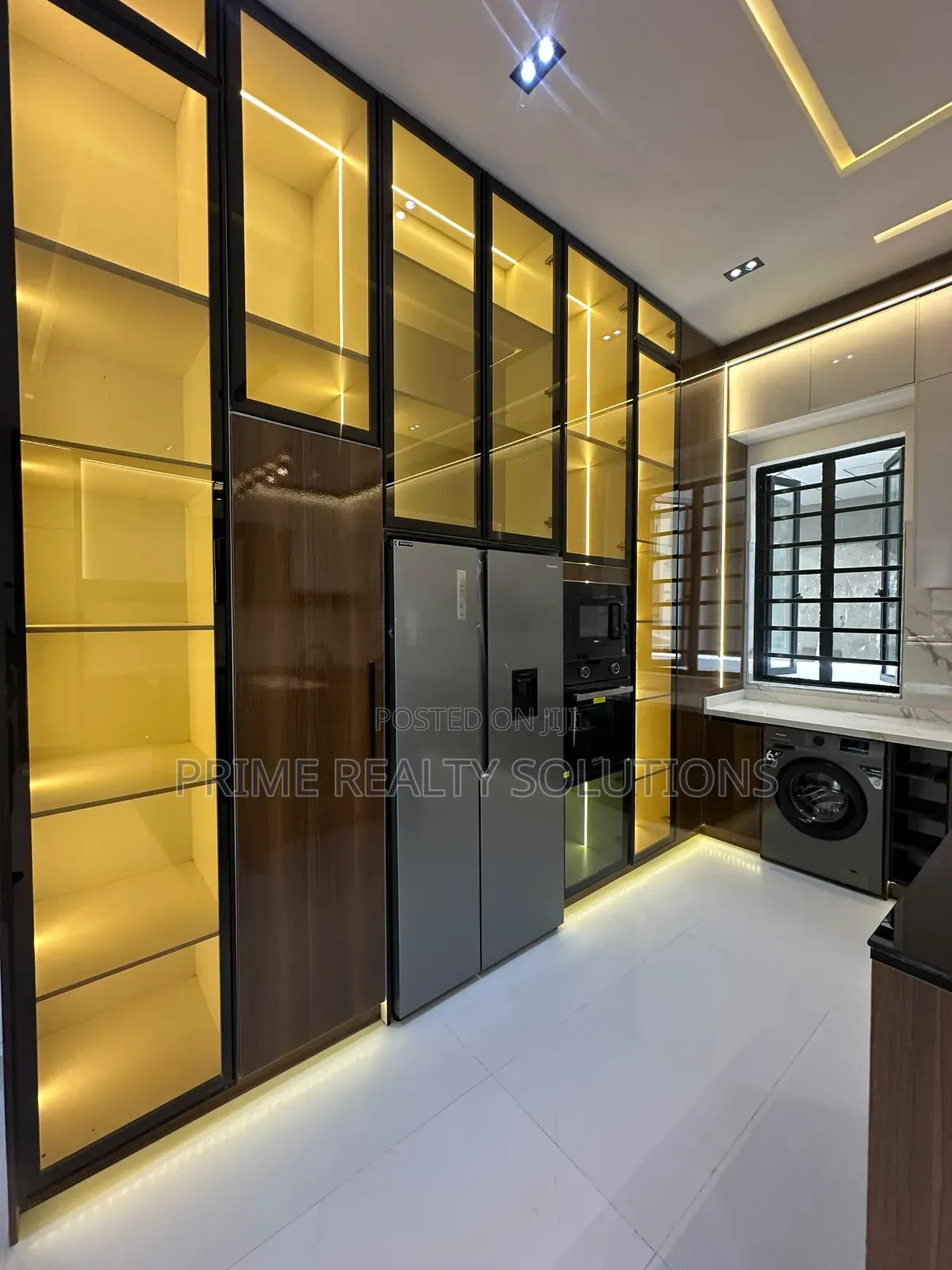 5bdrm Duplex in Ikota for sale in Ikota