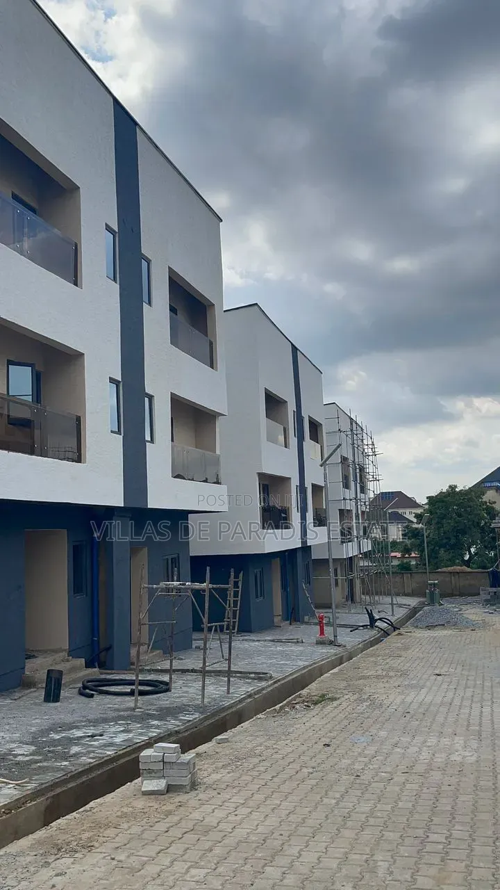 5bdrm Duplex in Villas De Paradis, Durumi for sale in Durumi