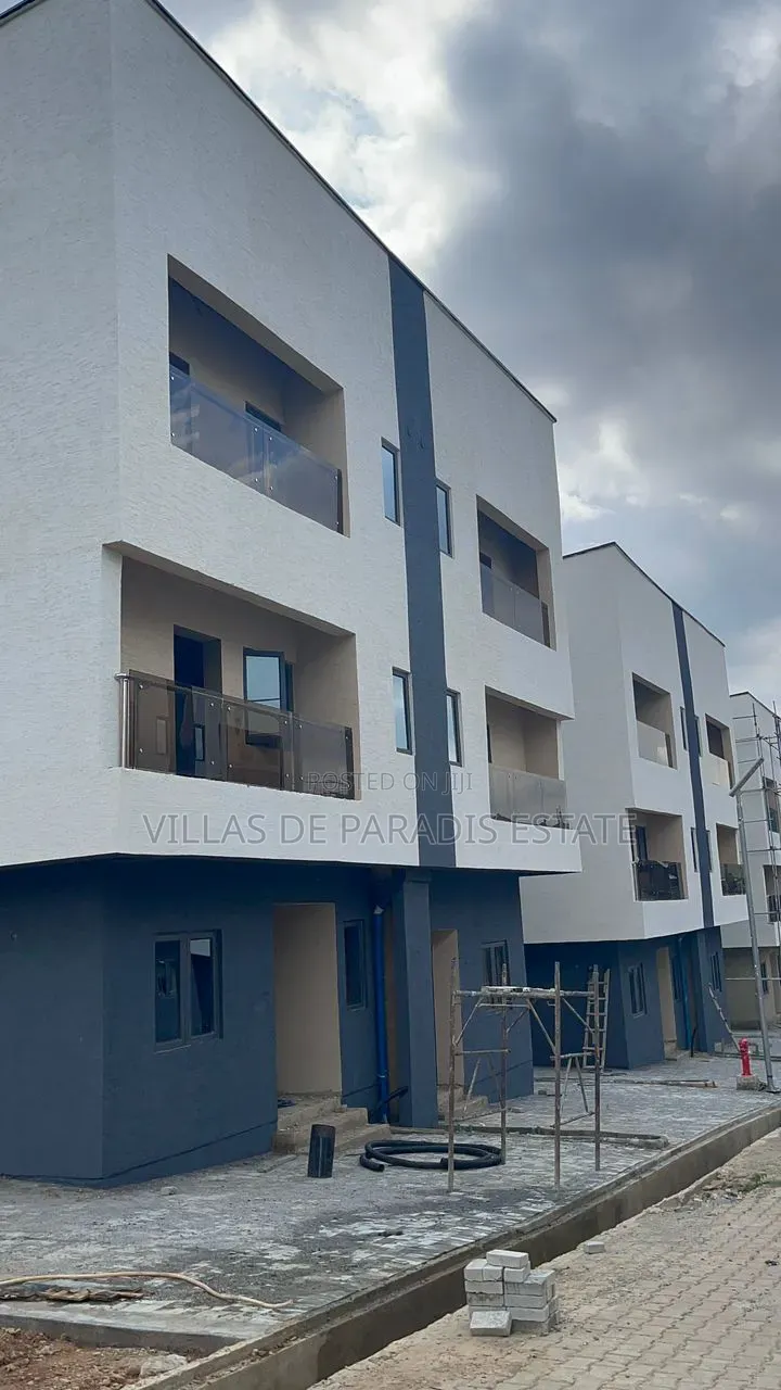 5bdrm Duplex in Villas De Paradis, Durumi for sale in Durumi