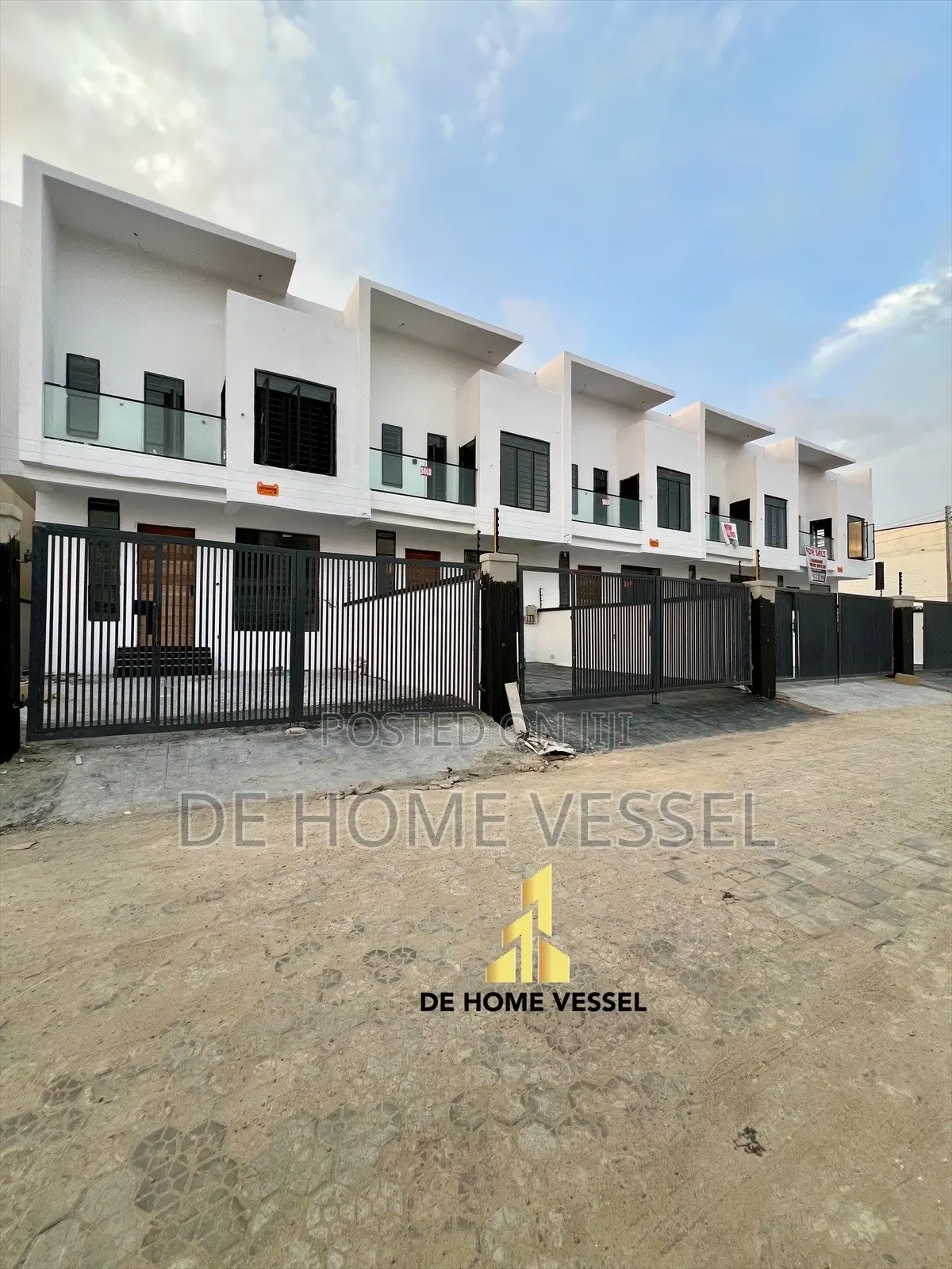 4bdrm Townhouse/Terrace in Ikota for sale in Ikota