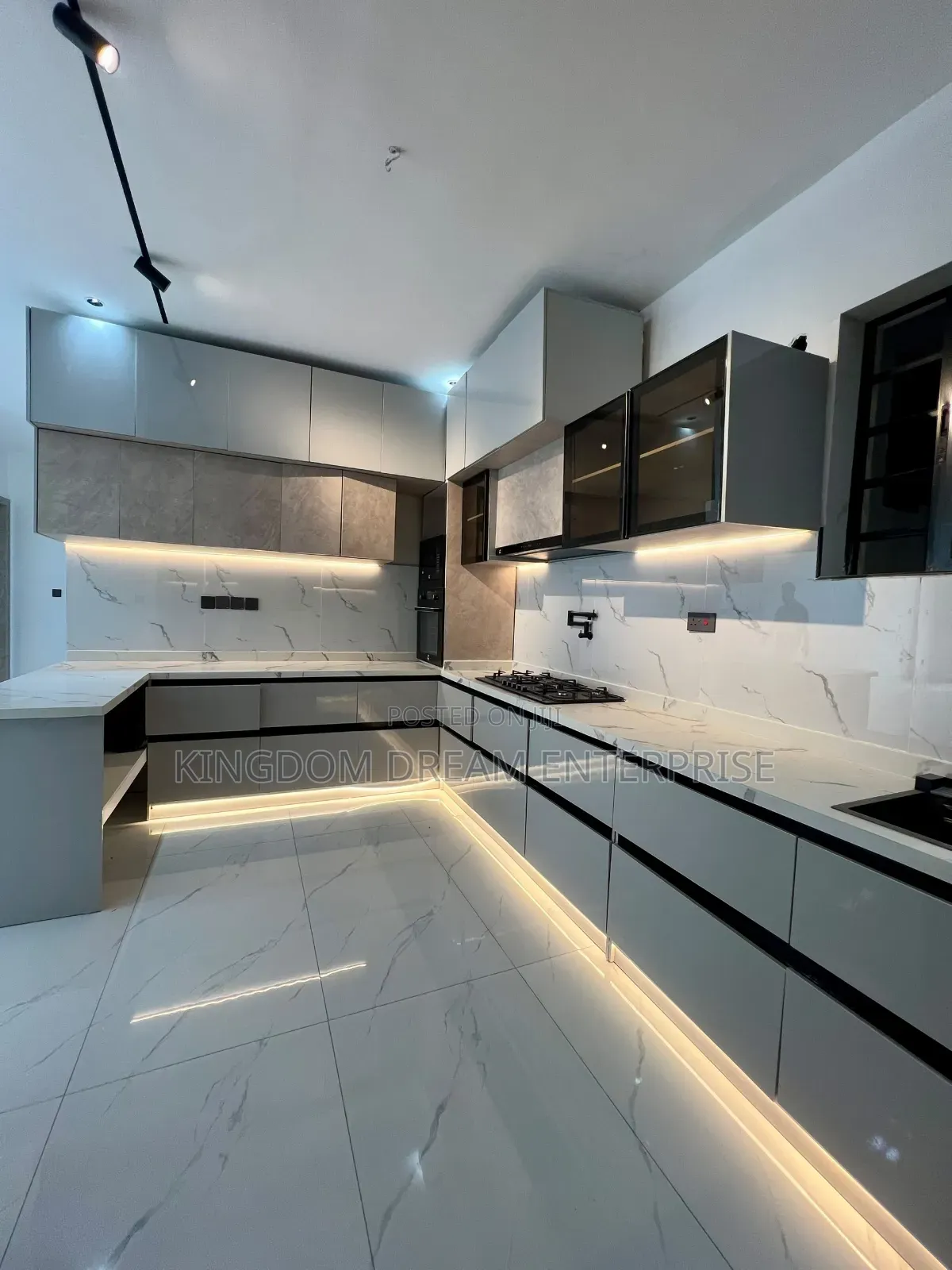 3bdrm Apartment in Lekki Phase 1 Lagos for sale in Lekki Phase 1