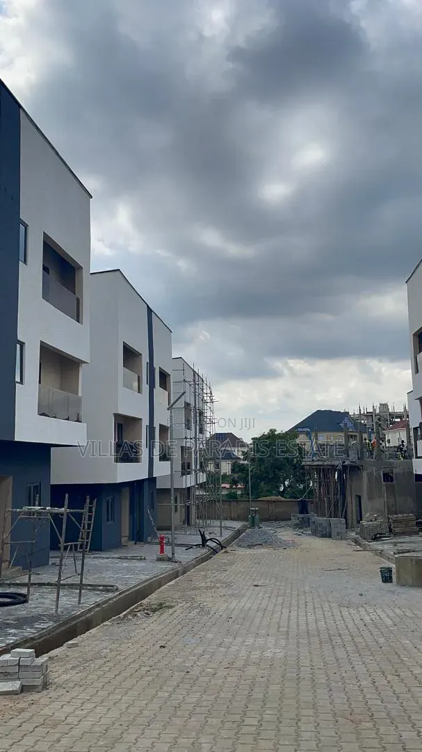 5bdrm Duplex in Villas De Paradis, Durumi for sale in Durumi