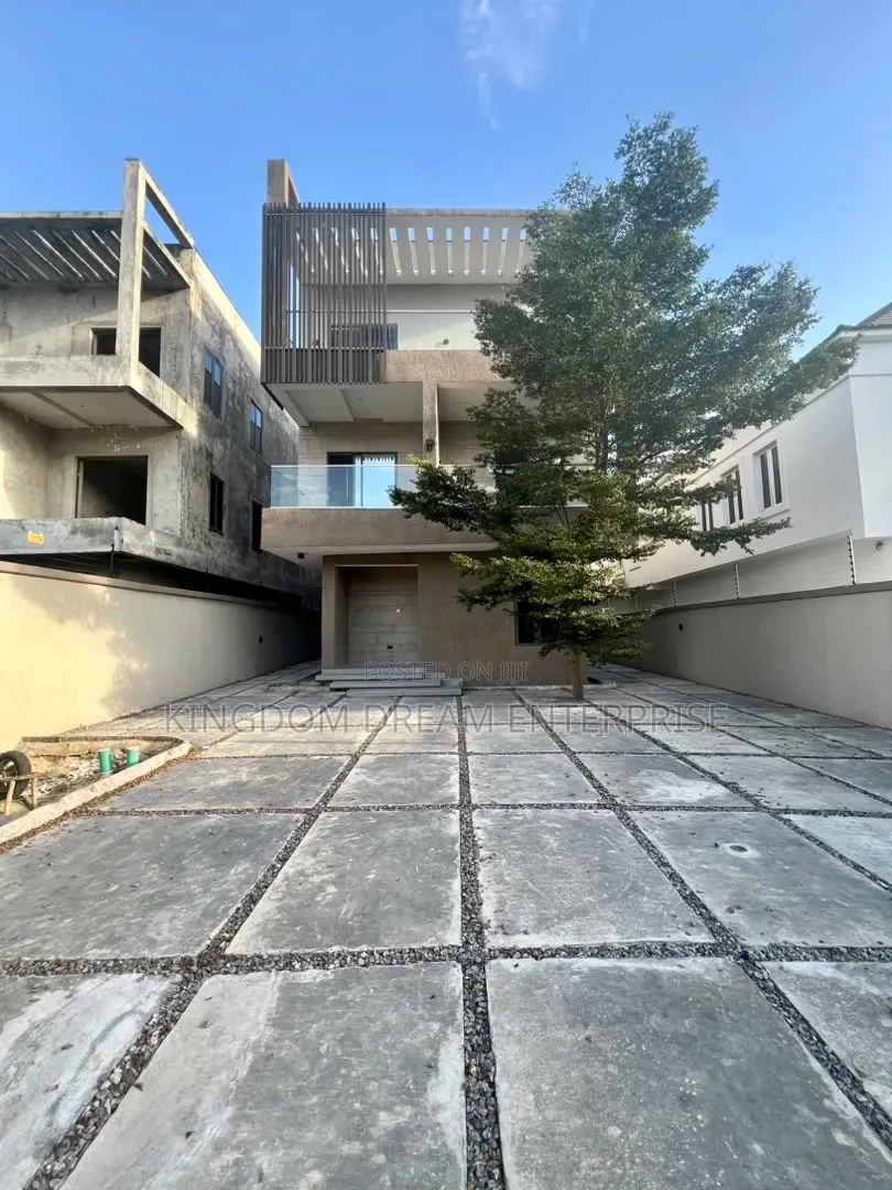 5bdrm Duplex in Lekki Phase 1 Lagos for sale in Lekki Phase 1