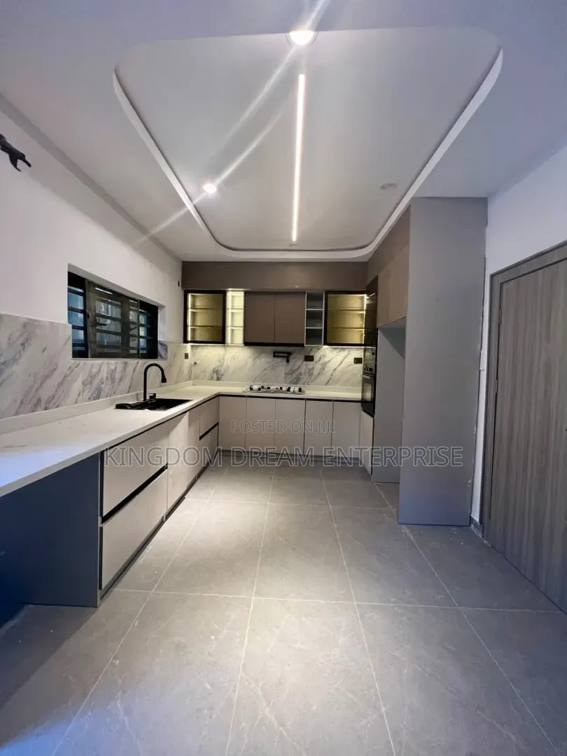 5bdrm Duplex in Lekki Phase 1 Lagos for sale in Lekki Phase 1