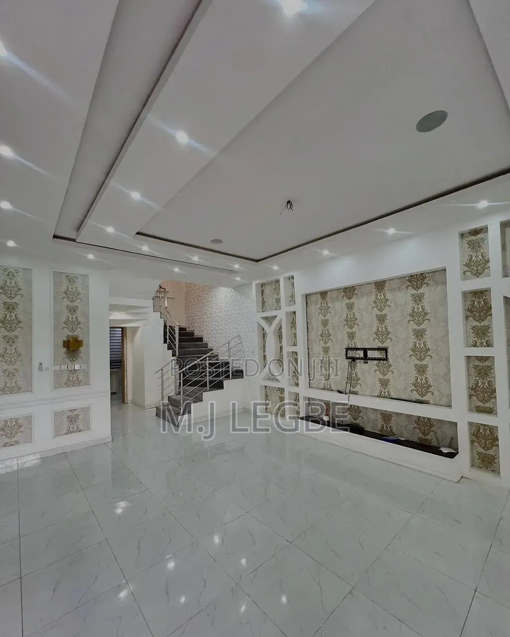 4bdrm Duplex in Chevron for rent in Chevron