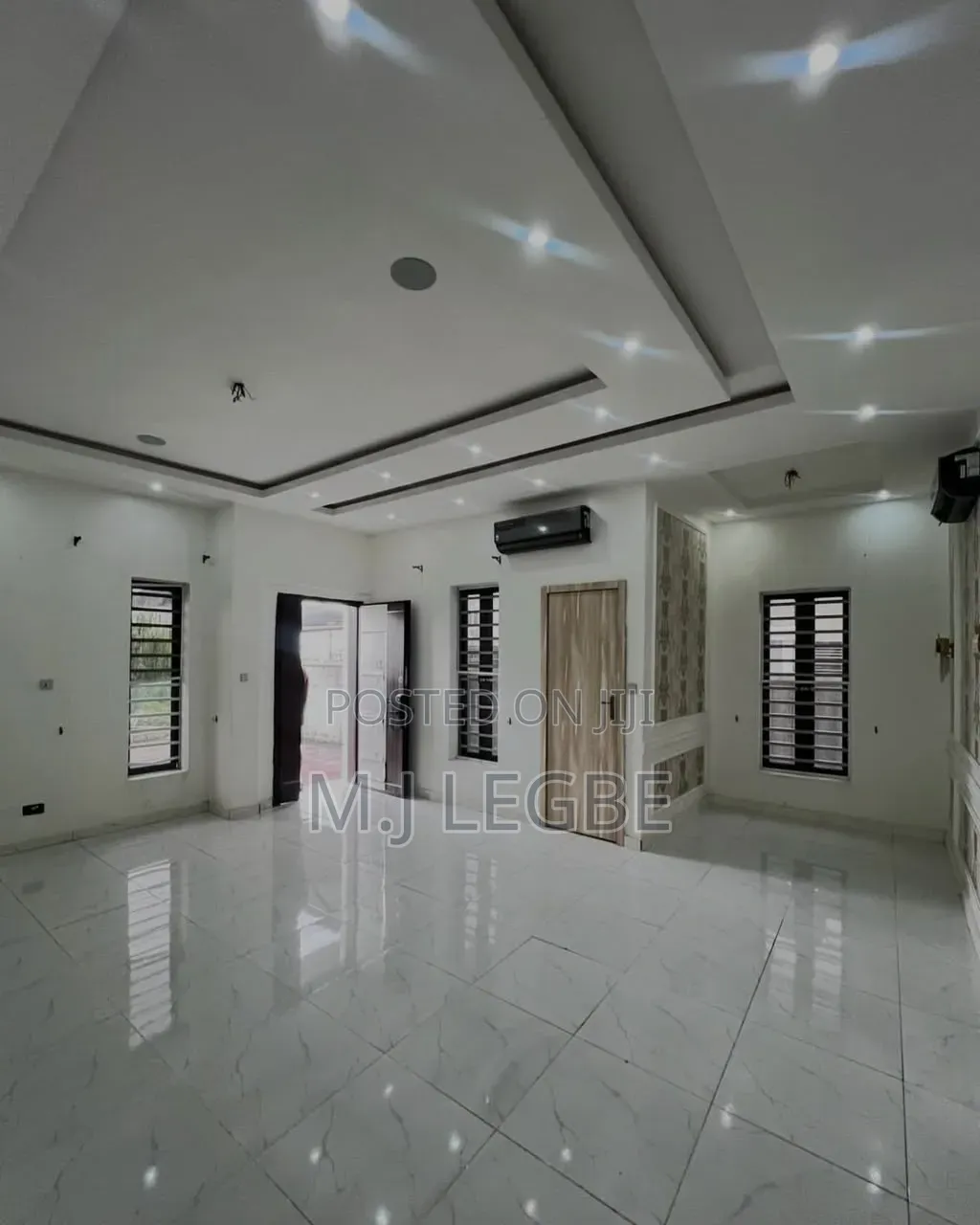 4bdrm Duplex in Chevron for rent in Chevron