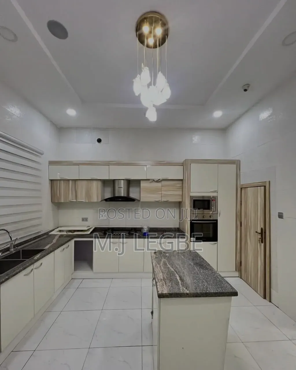 4bdrm Duplex in Chevron for rent in Chevron