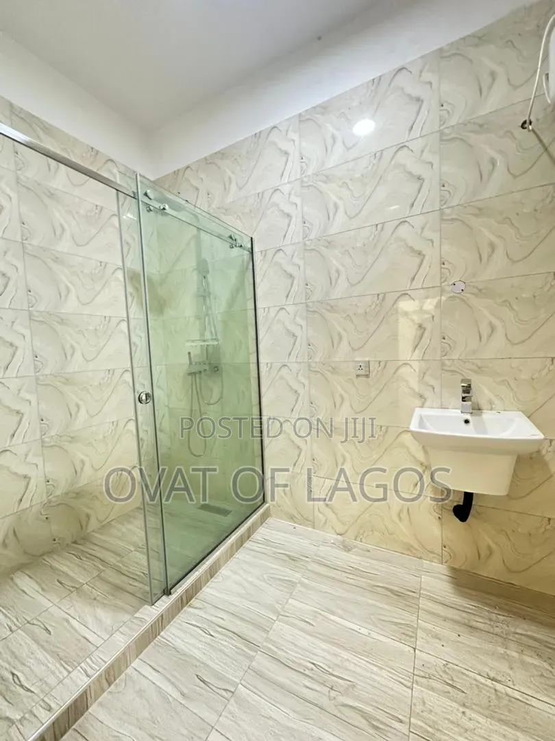 2bdrm Maisonette in Lekki Phase 1 for sale in Lekki Phase 1