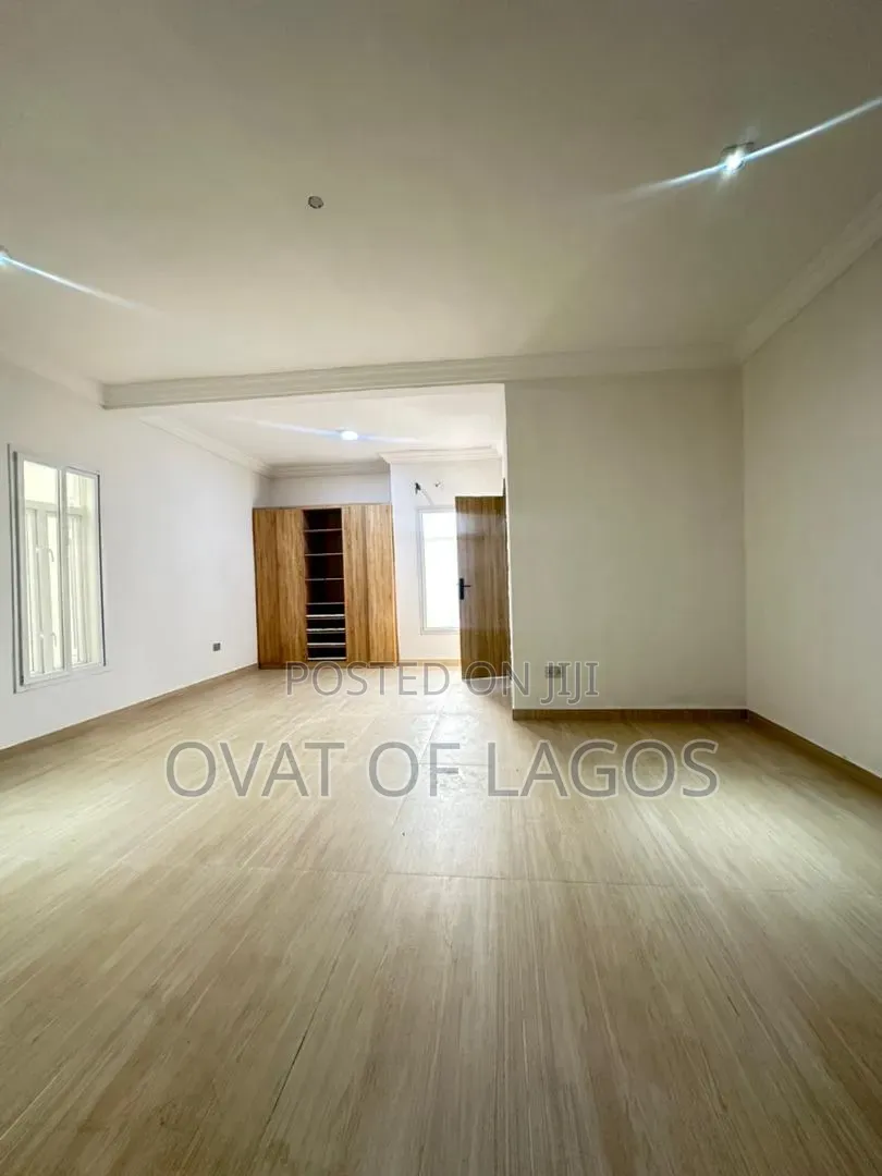 2bdrm Maisonette in Lekki Phase 1 for sale in Lekki Phase 1