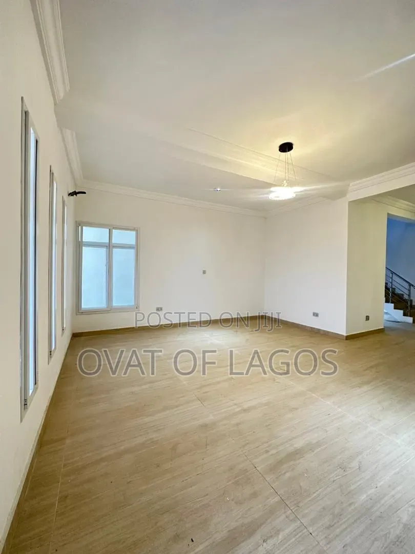 2bdrm Maisonette in Lekki Phase 1 for sale in Lekki Phase 1