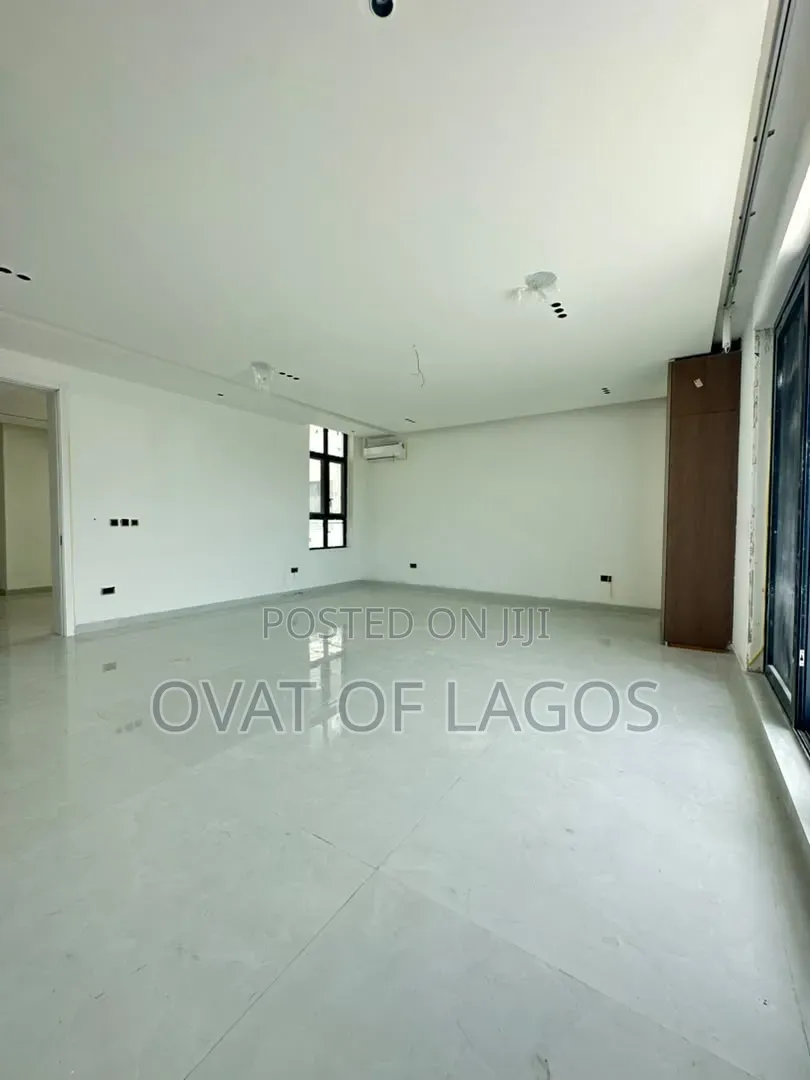 5bdrm Duplex in Banana Island for sale in Banana Island
