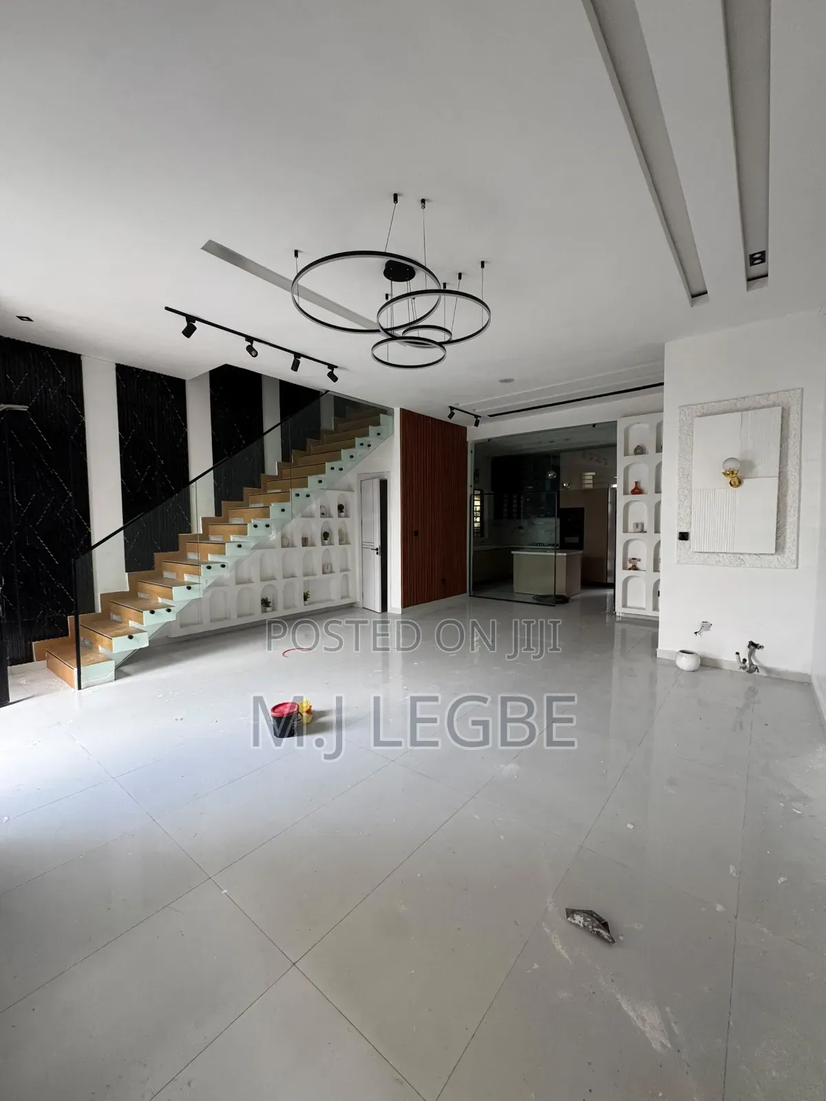 4bdrm Duplex in Chevron for rent in Chevron