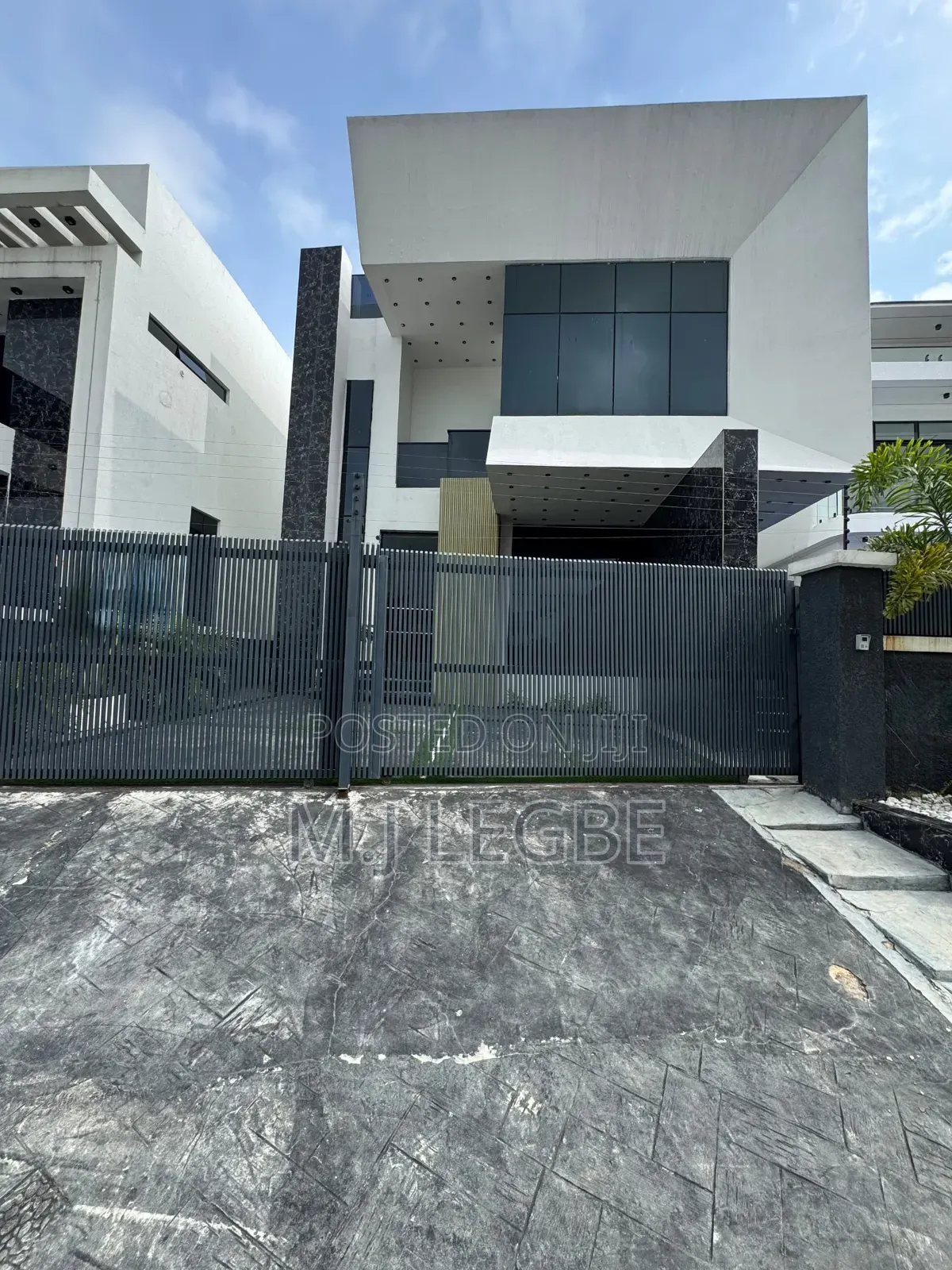 4bdrm Duplex in Chevron for rent in Chevron
