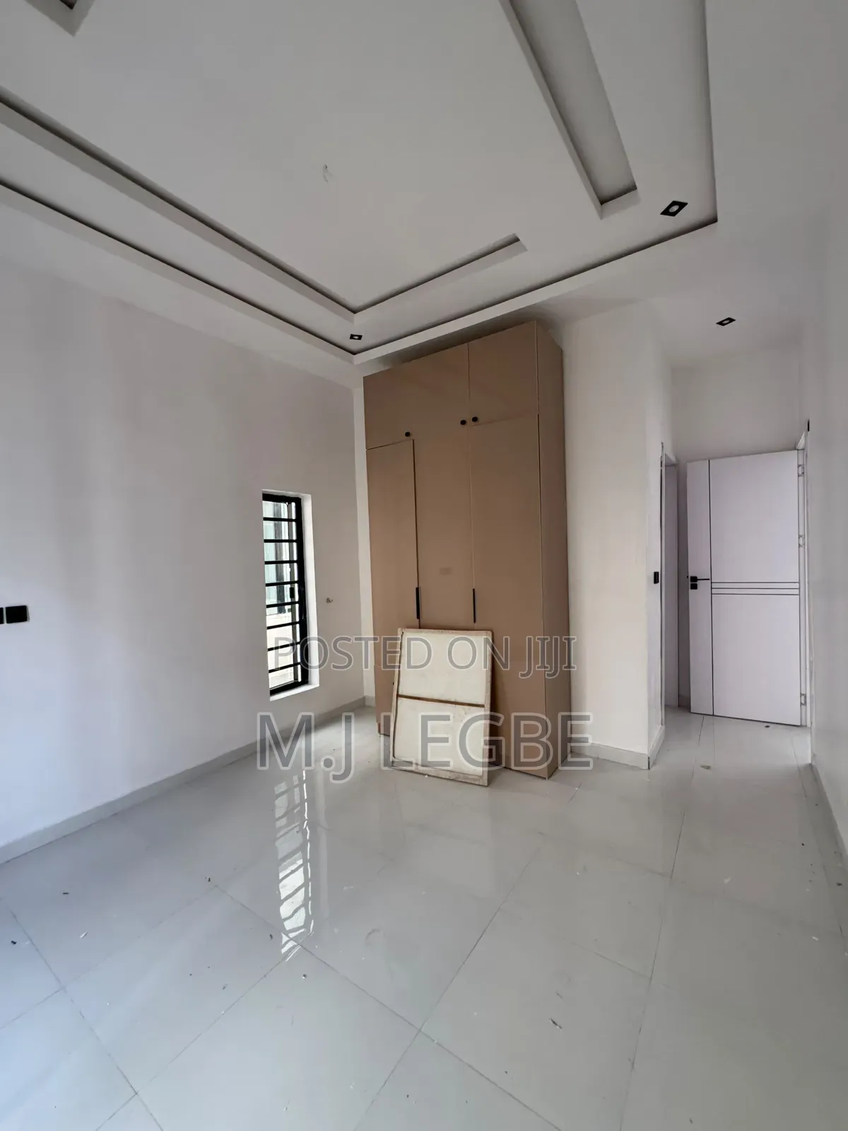 4bdrm Duplex in Chevron for rent in Chevron