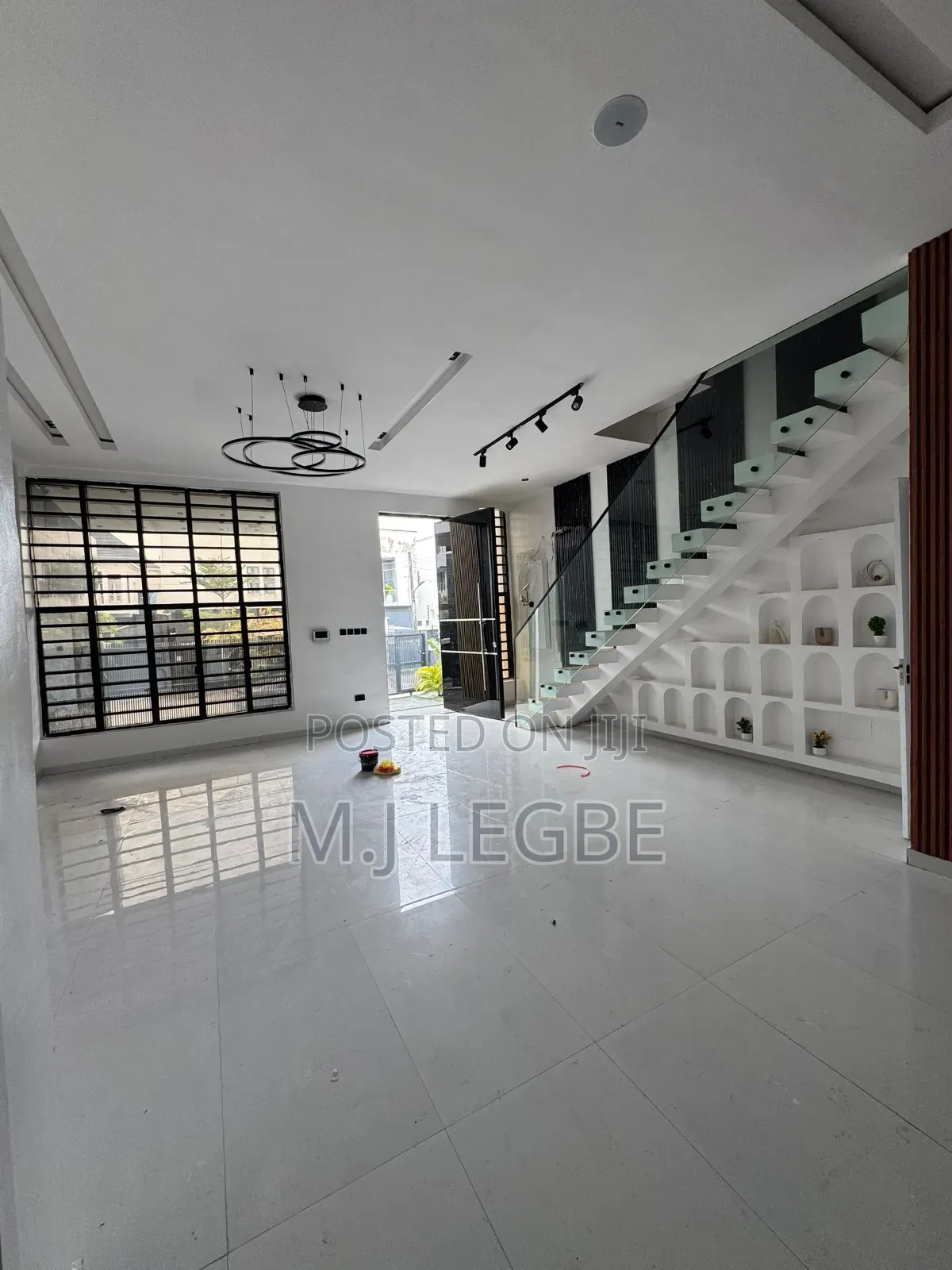 4bdrm Duplex in Chevron for rent in Chevron