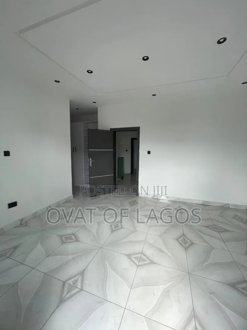 3bdrm Duplex in Abraham Adesanya Estate for sale in Abraham Adesanya Estate