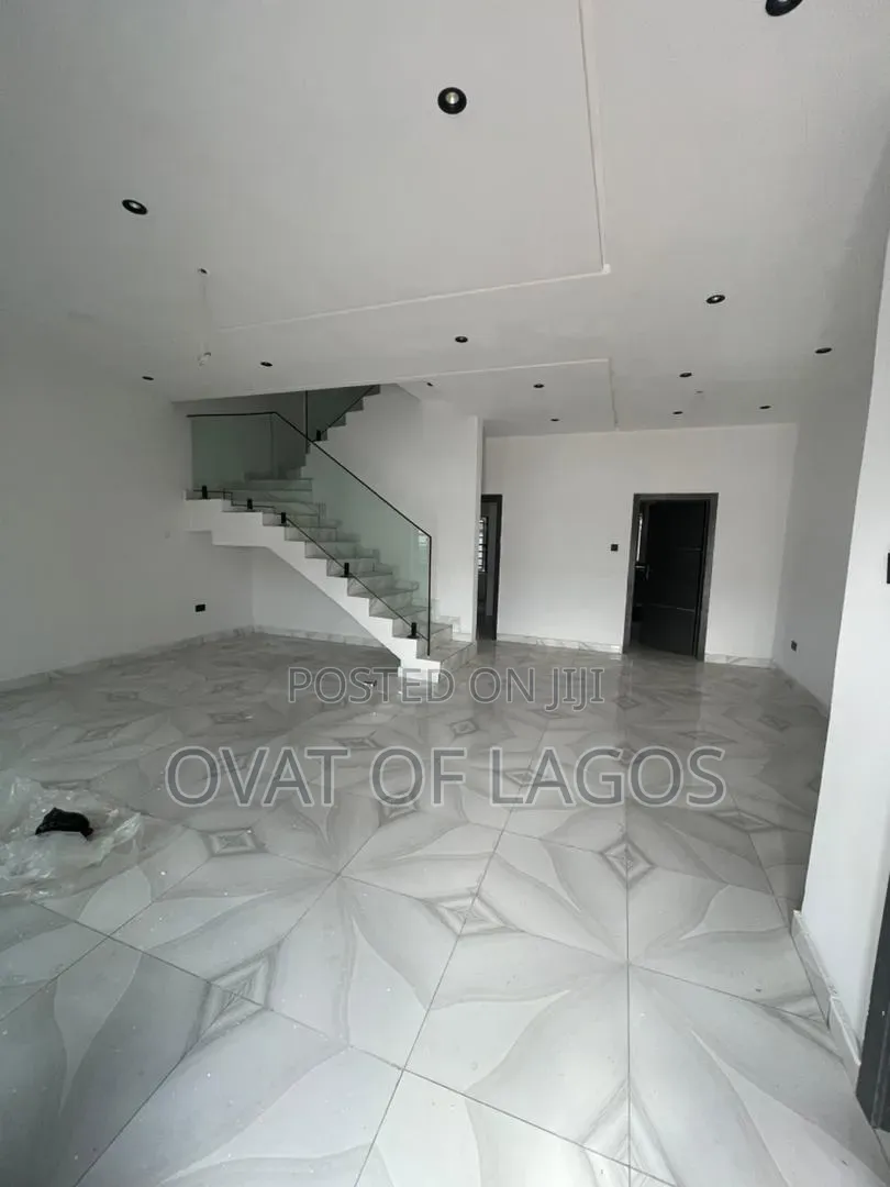 3bdrm Duplex in Abraham Adesanya Estate for sale in Abraham Adesanya Estate
