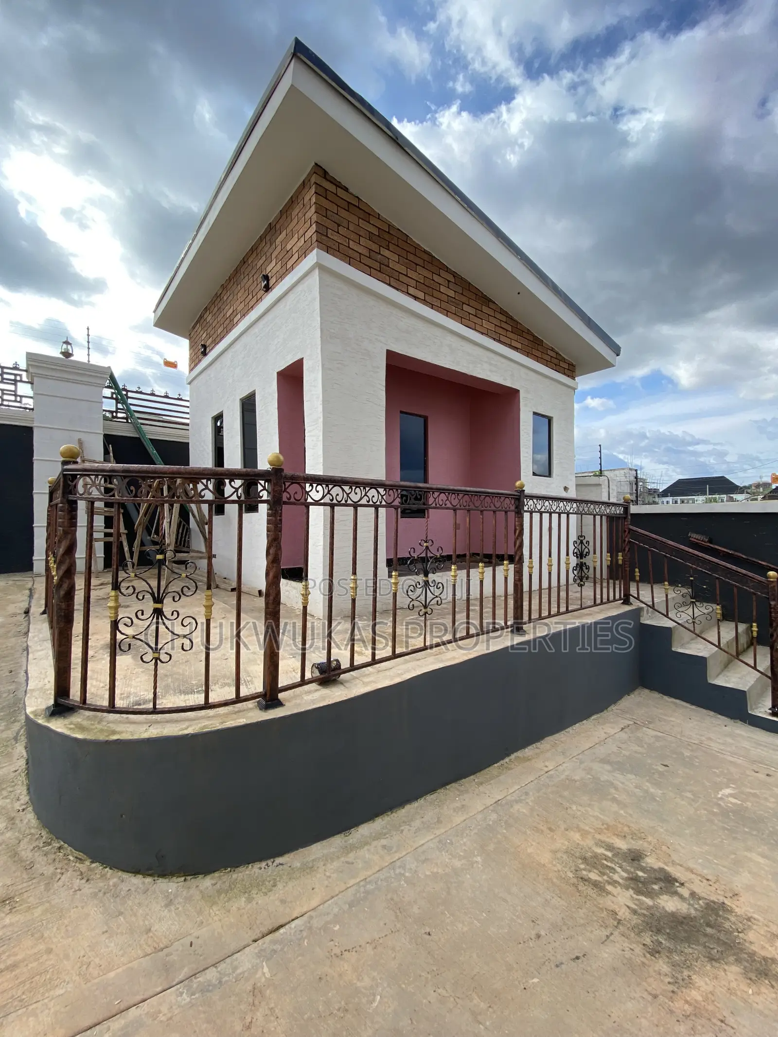 7bdrm Duplex in Golf Annex Enugu for sale in Enugu