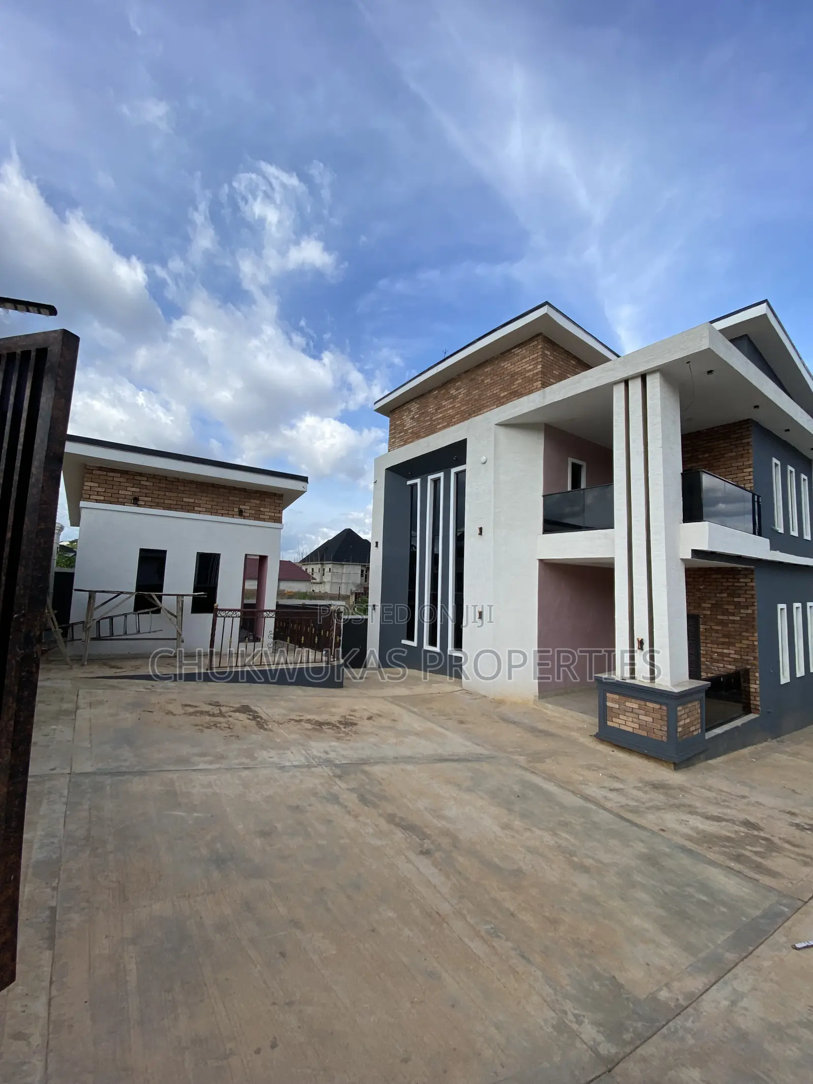 7bdrm Duplex in Golf Annex Enugu for sale in Enugu