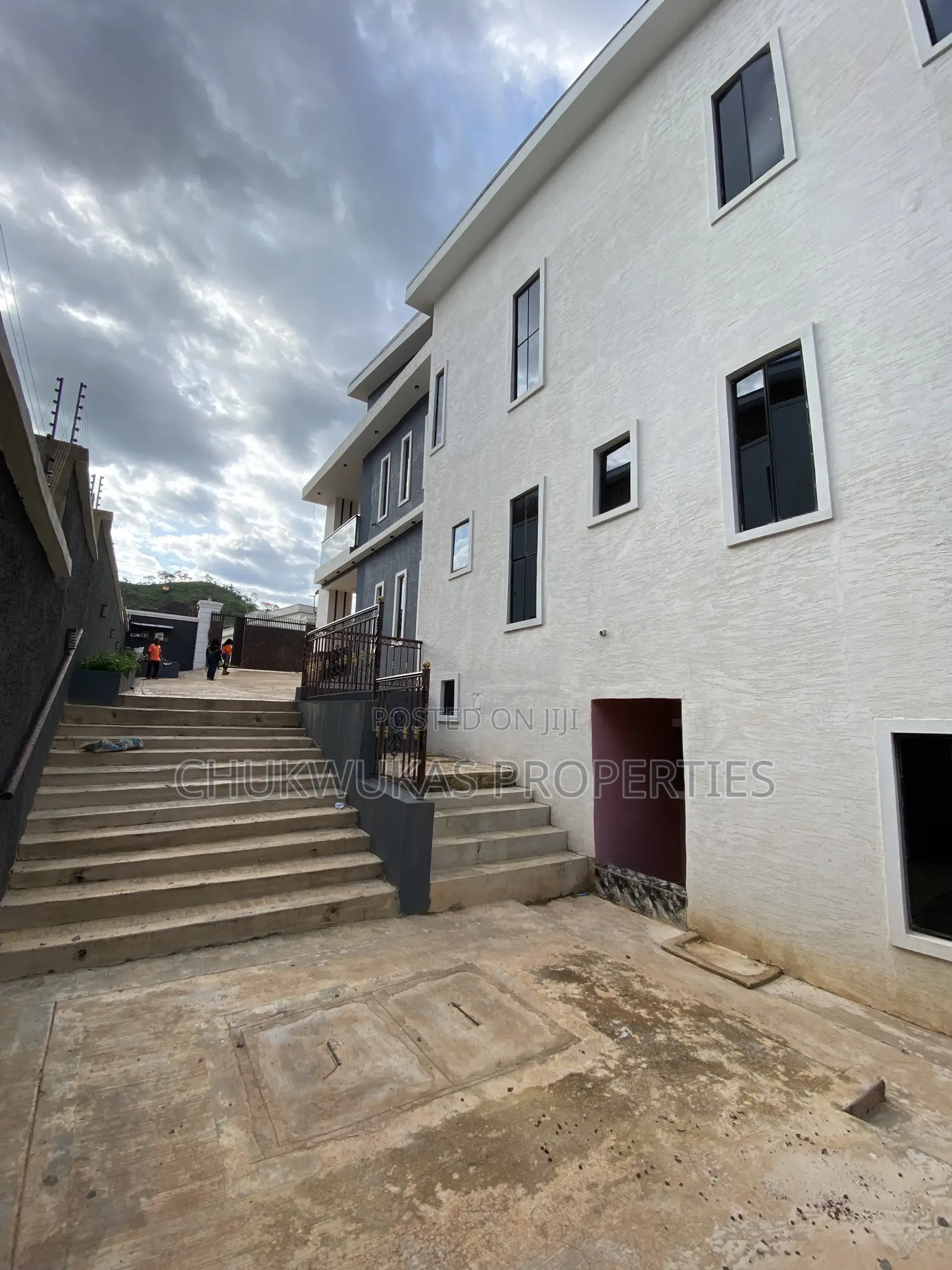 7bdrm Duplex in Golf Annex Enugu for sale in Enugu