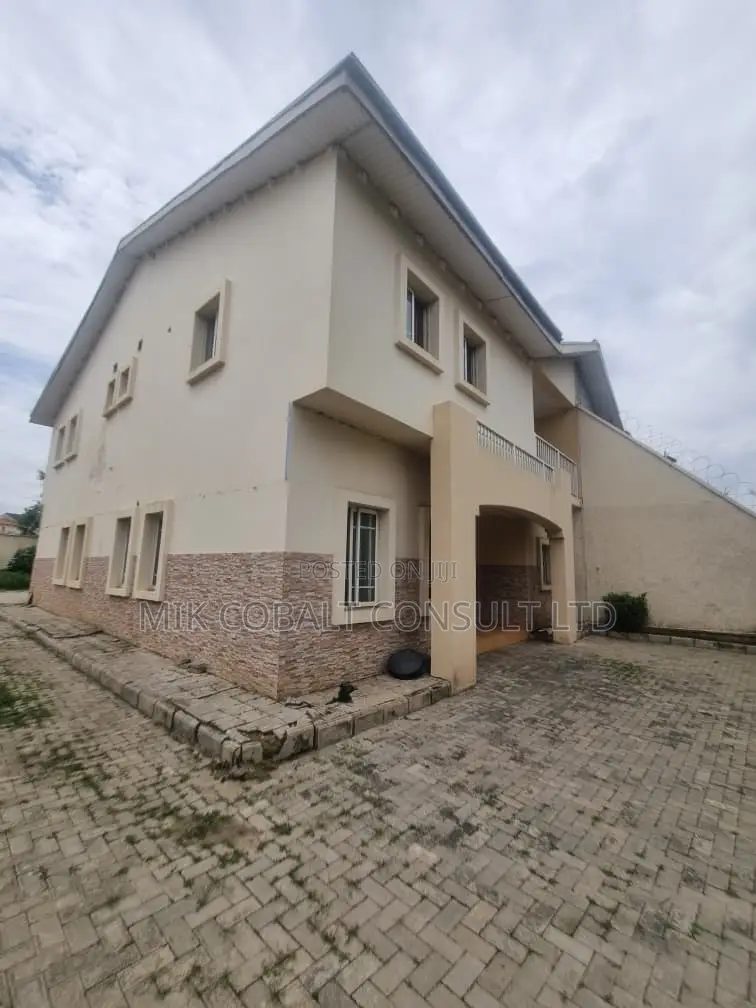 3bdrm Duplex in 3Rd Avenue, Gwarinpa for rent in Gwarinpa