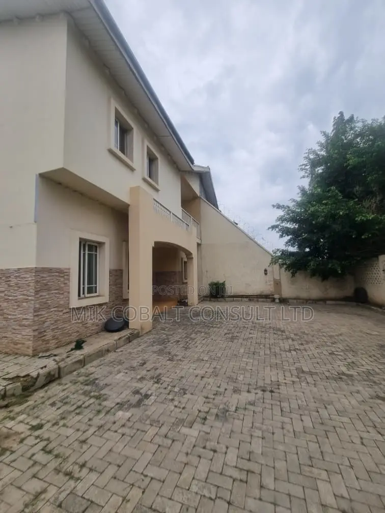 3bdrm Duplex in 3Rd Avenue, Gwarinpa for rent in Gwarinpa