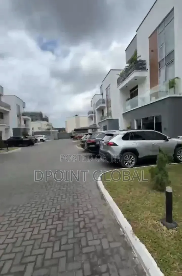 4bdrm Duplex in In, Ikeja GRA for sale in Ikeja GRA