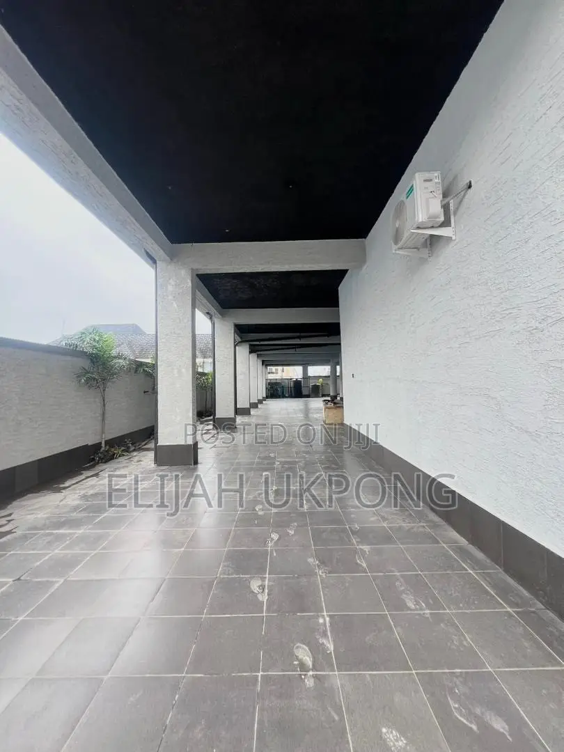1bdrm Room & Parlour in Orchid Road, Chevron for sale in Chevron
