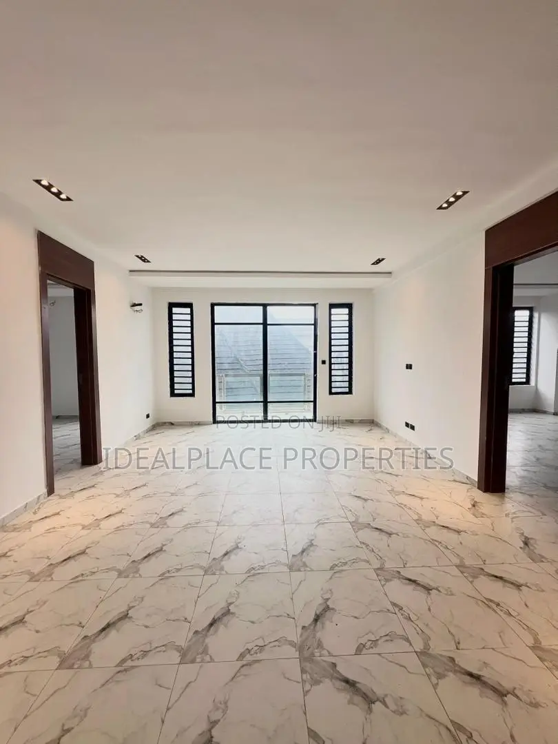 2bdrm Apartment in Lekki for sale in Lekki