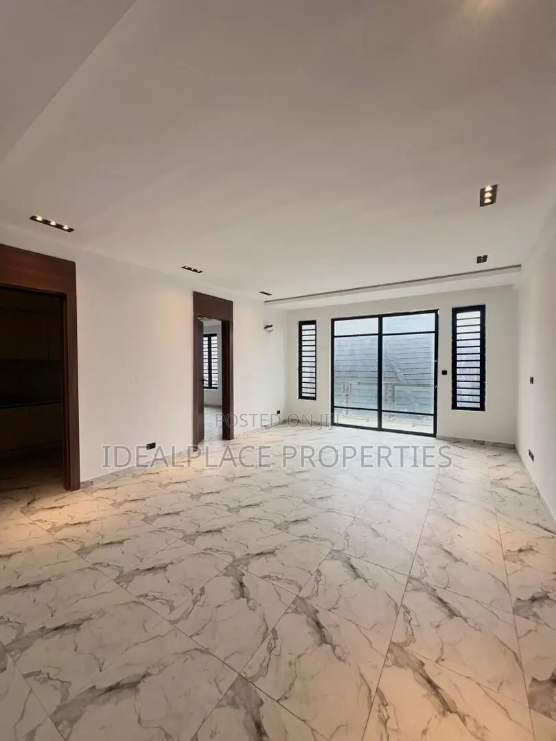 2bdrm Apartment in Lekki for sale in Lekki